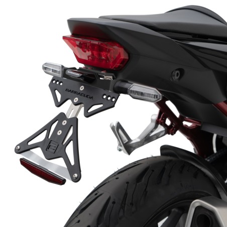 HONDA HORNET 750 2023 PORTAMATRICULAS ESPECIFICO PARA INTERMITENTES ORIGINALES.